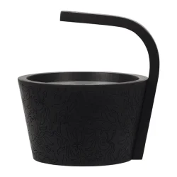 Saunaspand i sortbejdset pine.